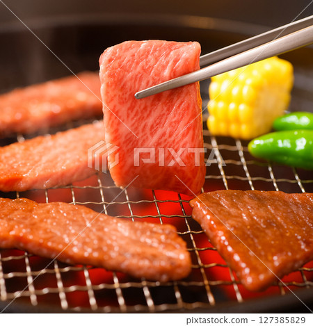 Where you are grilling yakiniku 127385829