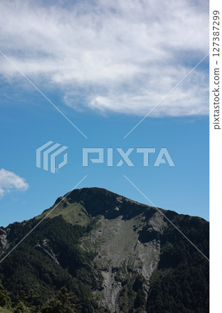 Taiwan's high mountain natural scenery under the blue sky and white clouds 127387299