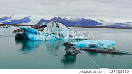 Jokulsarlon Lake, Iceland 127388310