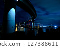 夜晚的燈光橋 127388611