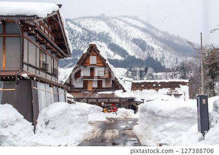 白川鄉與五箇山的合掌屋 127388706