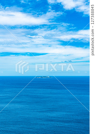 [Shizuoka Prefecture] Hatsushima Island in Atami, seen from the ocean 127388845