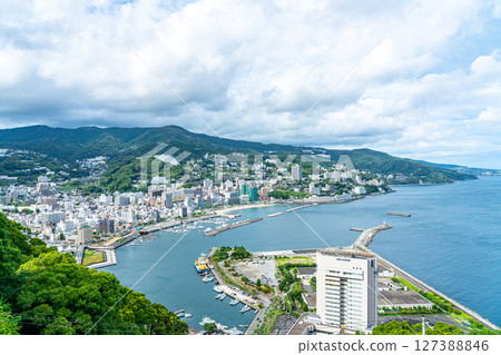 [Shizuoka Prefecture] Atami cityscape with various buildings lined up along the coast 127388846