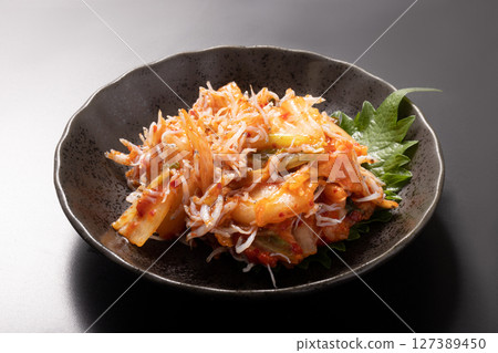 Boiled whitebait with kimchi 127389450