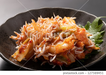 泡菜煮銀魚 127389451