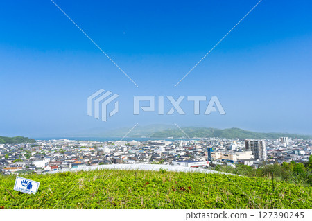天草市:街景「從天草基督教博物館眺望的周圍景色,被藍天映照著」(天草市) 天草市:街景「從天草基督教博物館眺望的周圍景色,被藍天映照著」(天草市) 127390245