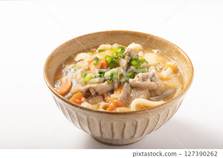 味噌煮內臟和烏龍麵 味噌煮內臟和烏龍麵 127390262