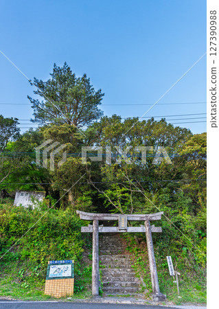Kuratake Shrine "Kuratake, the highest peak in the Amakusa Islands (682m above sea level), has been revered as a sacred mountain by the people of Amakusa since ancient times." Kuratake, Amakusa City Kuratake Shrine "Kuratake, the highest peak in the Amakusa Islands (682m above sea level), has been revered as a sacred mountain by the people of Amakusa since ancient times." Kuratake, Amakusa City 127390988