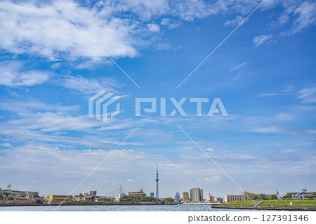 六月藍天下的奧特納中川和晴空塔的風景 六月藍天下的奧特納中川和晴空塔的風景 127391346