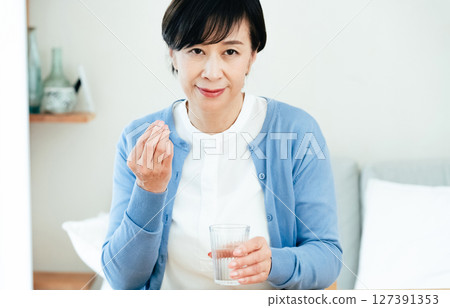 Middleweight drinking medicine Middleweight drinking medicine 127391353