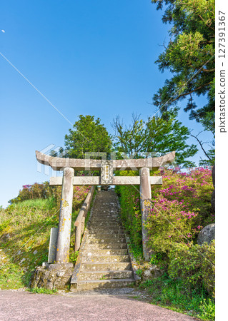 倉岳神社 「倉岳是天草諸島的最高峰(海拔682公尺),自古以來就被天草人民尊崇為靈山。」天草市倉岳 倉岳神社 「倉岳是天草諸島的最高峰(海拔682公尺),自古以來就被天草人民尊崇為靈山。」天草市倉岳 127391367