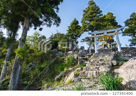 Kuratake Shrine "Kuratake, the highest peak in the Amakusa Islands (682m above sea level), has been revered as a sacred mountain by the people of Amakusa since ancient times." Kuratake, Amakusa City 127391400