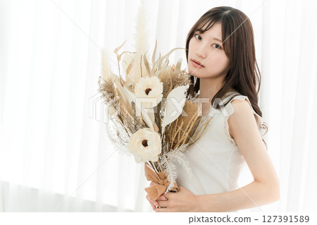時尚的女人與乾燥花贓物 時尚的女人與乾燥花贓物 127391589