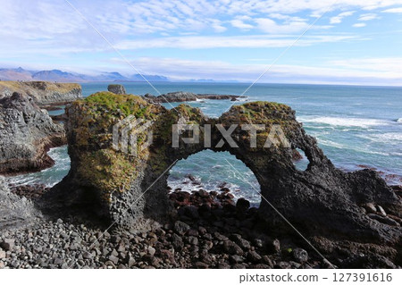 The Arch of Arnarstapi, Iceland 127391616