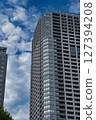 與塔公寓的都市風景 127394208