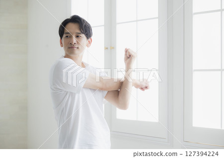 A man stretching 127394224