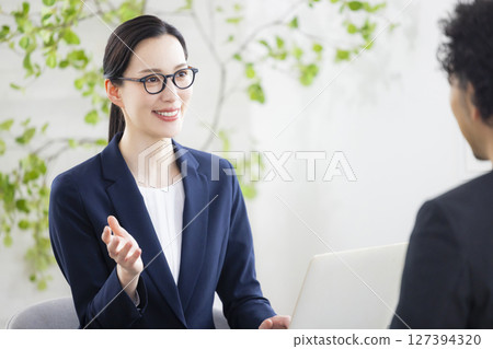 做會議的女商人 127394320