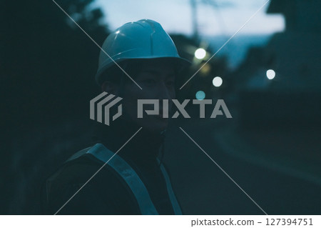 Nighttime field workers 127394751