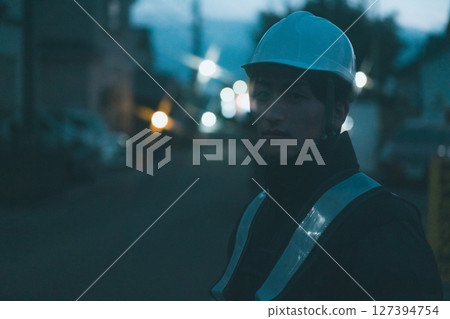 夜間田間工作人員 127394754