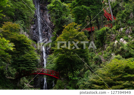 The spectacular Goho Falls in Gifu Prefecture 127394949