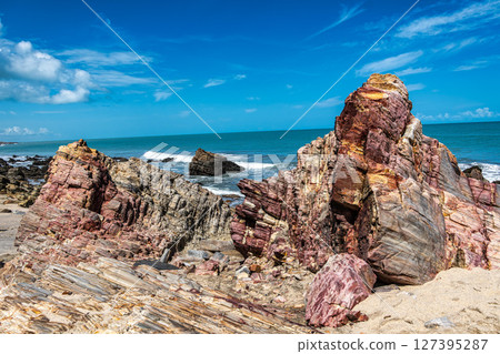 Trail along the coast and beaches from Jericoacoara to Pedra Furada in Ceara State, Brazil. 127395287