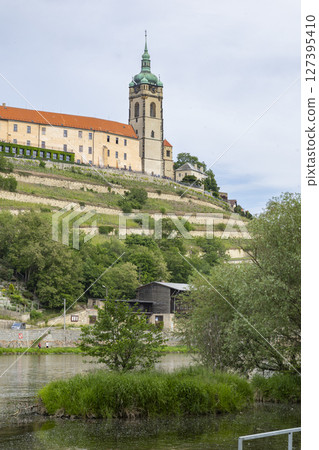 Melnik castle overlooking the Elbe river in Horin, Czechia Melnik castle overlooking the Elbe river in Horin, Czechia 127395410