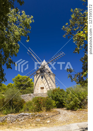 Old windmill standing in Saint Saturnin les Apt, Provence 127395572