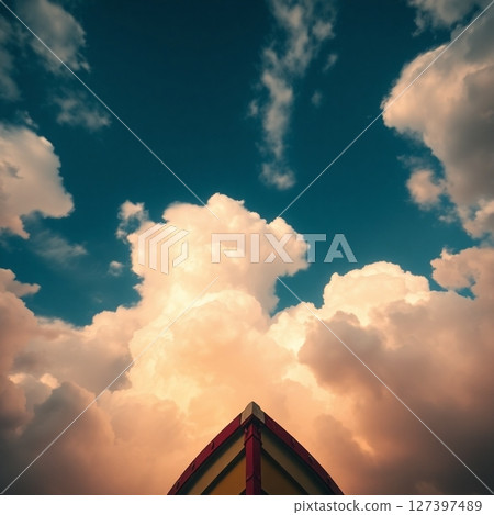 一艘船漂浮在天空中的奇幻風景圖像 127397489