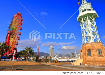 [Hyogo Prefecture] Old Kobe Port Signal Station and mosaic Ferris wheel on a sunny day (Kobe Harborland) 127397823