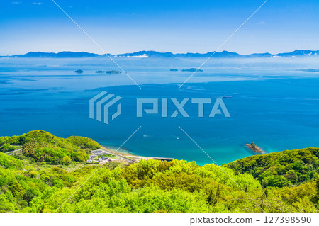 《愛媛縣》瀨戶內海和富士山的公海景色 127398590