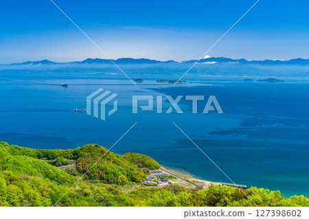《愛媛縣》瀨戶內海和富士山的公海景色 127398602