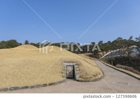 Songsan-ri Tombs, a World Heritage Site lined with circular burial mounds Songsan-ri Tombs, a World Heritage Site lined with circular burial mounds 127398606