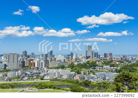 仙台市全景 - 伊達政宗騎馬像 仙台市全景 - 伊達政宗騎馬像 127399892