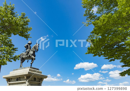 Panoramic view of Sendai city - Statue of Date Masamune on horseback 127399898