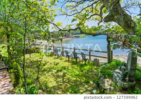 Oyanocho, Kamiamakusa City, a scenic tourist spot where you can see the ocean shining in the blue sky 127399962