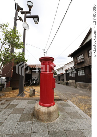 鳥取縣倉吉市圓形郵筒風景（倉吉市打吹玉川傳統建築群保護區） 127400080