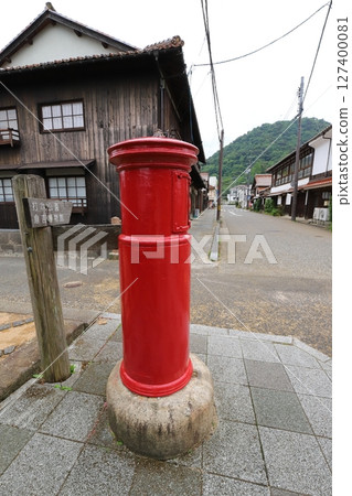 Tottori, Kurayoshi, Scenery with a round postbox (Kurayoshi City Utsubuki Tamagawa Traditional Buildings Preservation District) Tottori, Kurayoshi, Scenery with a round postbox (Kurayoshi City Utsubuki Tamagawa Traditional Buildings Preservation District) 127400081
