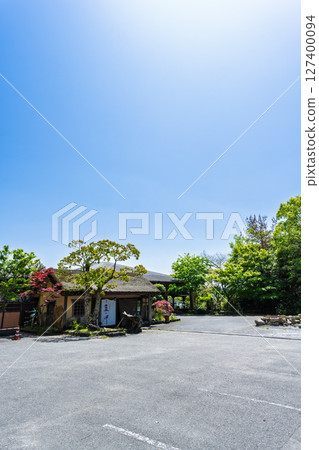 A thatched roof house shining in the blue sky. Oyanocho, Kamiamakusa City. A thatched roof house shining in the blue sky. Oyanocho, Kamiamakusa City. 127400094