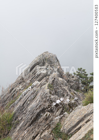 合歡尖山冰斗峰岩稜雲霧高山景觀 127400583