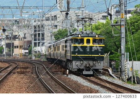 Night train Salon Car Suisei passing through Sakura Shukugawa Station on the Tokaido Main Line Night train Salon Car Suisei passing through Sakura Shukugawa Station on the Tokaido Main Line 127400633