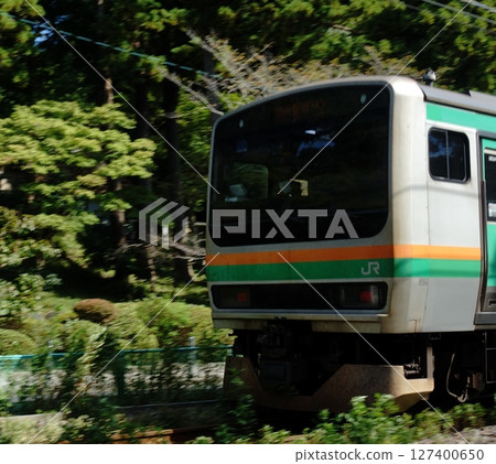 途經北鎌倉的列車 127400650