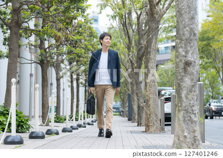 Men, casual business, walking Men, casual business, walking 127401246