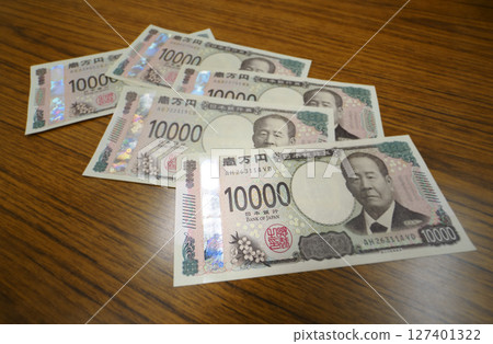 Image of 10,000 yen bill 127401322