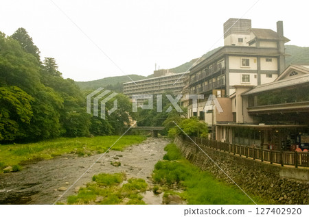 Scenery of a river and bridge in a hot spring town: Nanatsuiwa Suspension Bridge Scenery of a river and bridge in a hot spring town: Nanatsuiwa Suspension Bridge 127402920
