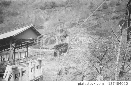 Old photo 1935-1944 Nara Yoshino Ropeway Senbonguchi Station Old photo 1935-1944 Nara Yoshino Ropeway Senbonguchi Station 127404020