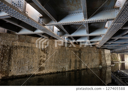 Underside of the railway bridge where the Great Western Main Line crosses the Grand Union Canal in Hayes, West London, UK. 127405588