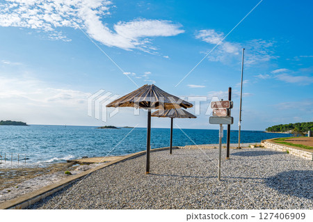 seascape of beach 127406909