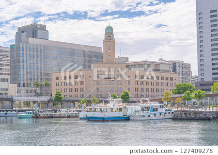 View of Yokohama Port and Queen's Tower (Yokohama Customs House) View of Yokohama Port and Queen's Tower (Yokohama Customs House) 127409278
