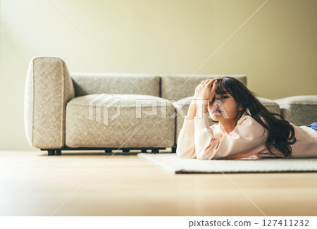 ennui woman 127411232