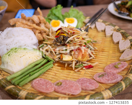 Delicious papaya salad feast thailand culinary experience vibrant market close-up view fresh ingredients 127413835